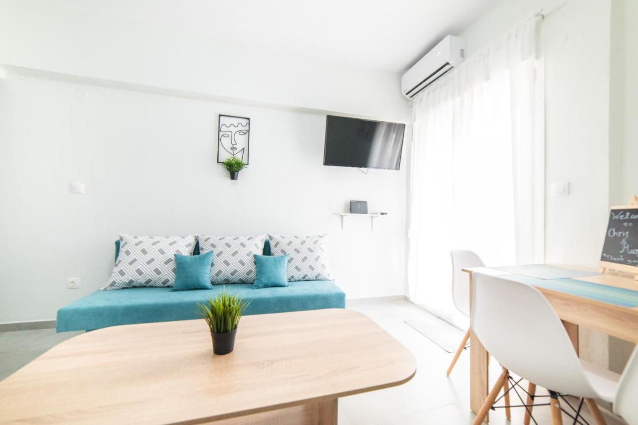 Chris & Mary Comfort Rooms 2 Skala Neon Epivaton Luaran gambar