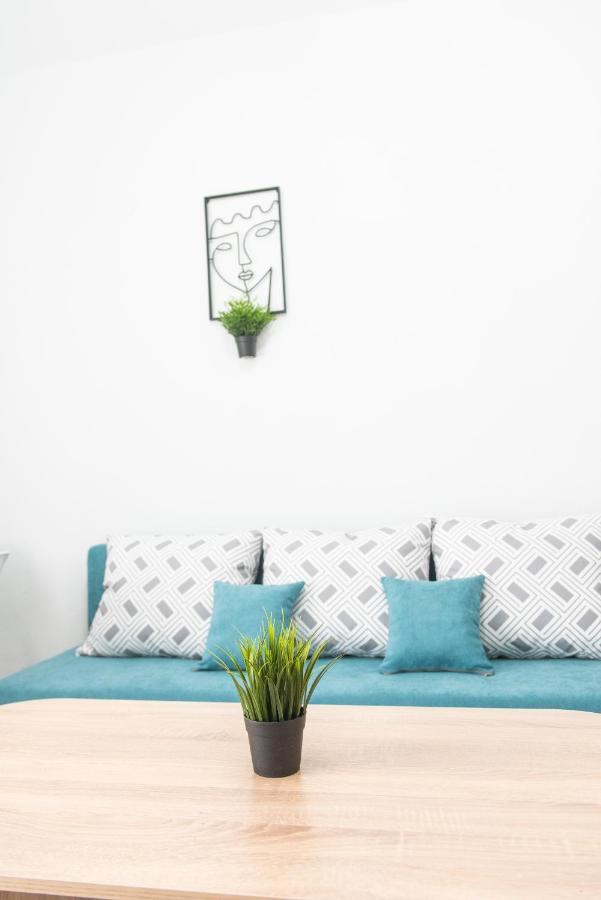 Chris & Mary Comfort Rooms 2 Skala Neon Epivaton Luaran gambar