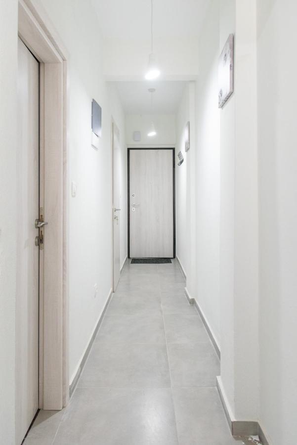 Chris & Mary Comfort Rooms 2 Skala Neon Epivaton Luaran gambar