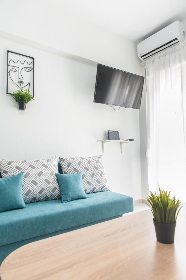 Chris & Mary Comfort Rooms 2 Skala Neon Epivaton Luaran gambar