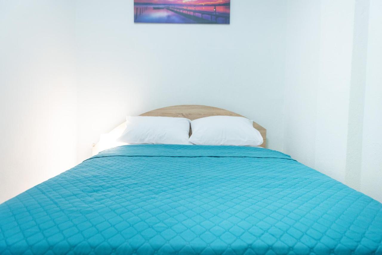 Chris & Mary Comfort Rooms 2 Skala Neon Epivaton Luaran gambar